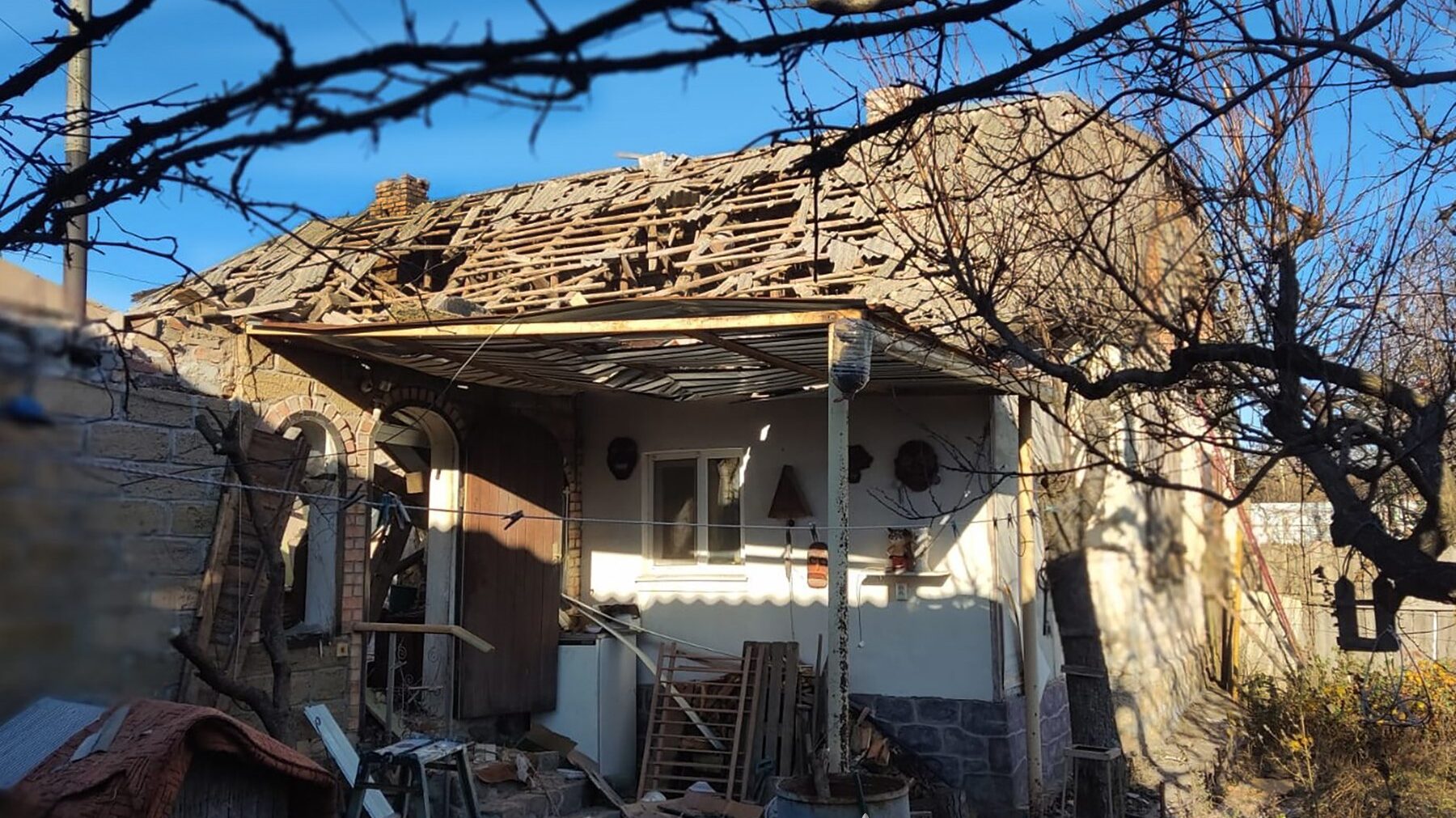 В Запорожской области в результате российских обстрелов разрушены почти 2300 домов