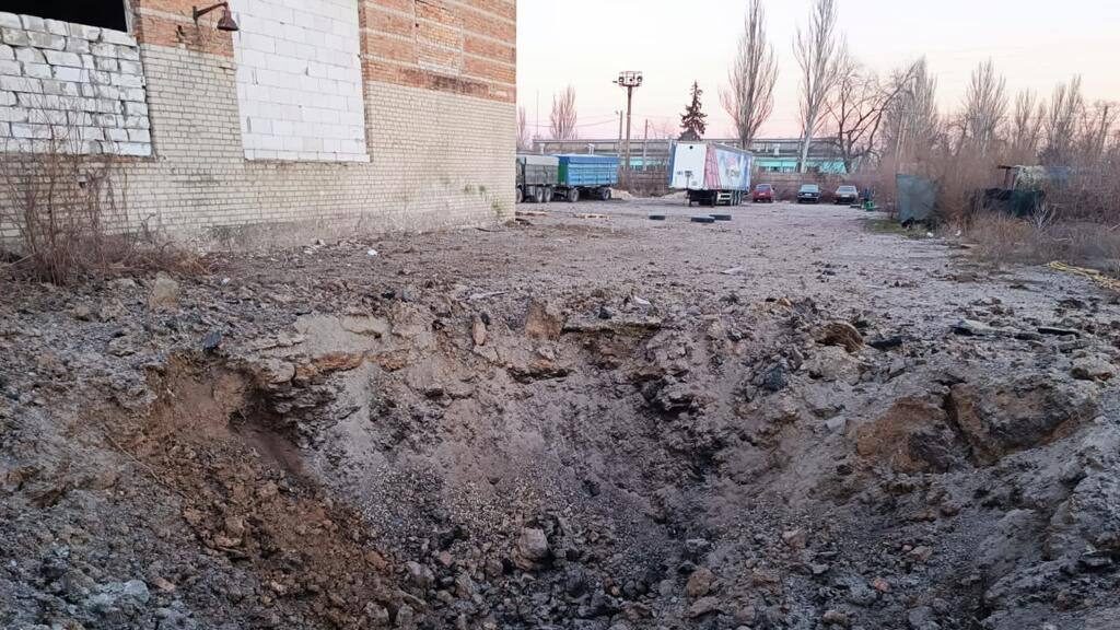 Вночі окупанти завдали ракетного удару по Запоріжжю: пошкоджено приватне підприємство, – ФОТО