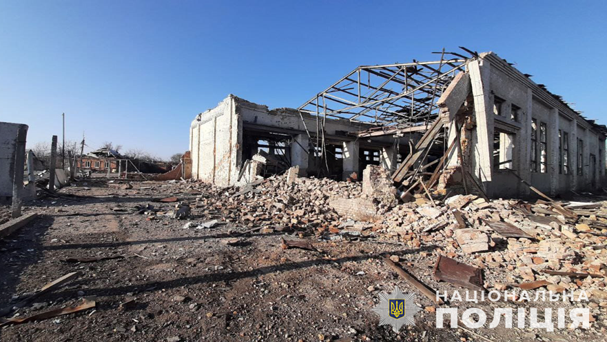 Рашисти завдали ракетний удар по Запоріжжю та обстріляли населені пунти області: є руйнування та поранений, – ФОТО 