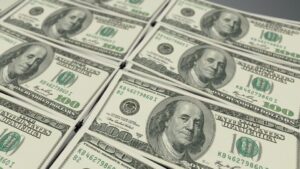 В оккупированном Бердянске рашисты ограбили «валютчиков»: отобрали 150 тысяч долларов, 4 миллиона рублей и большое количество гривны