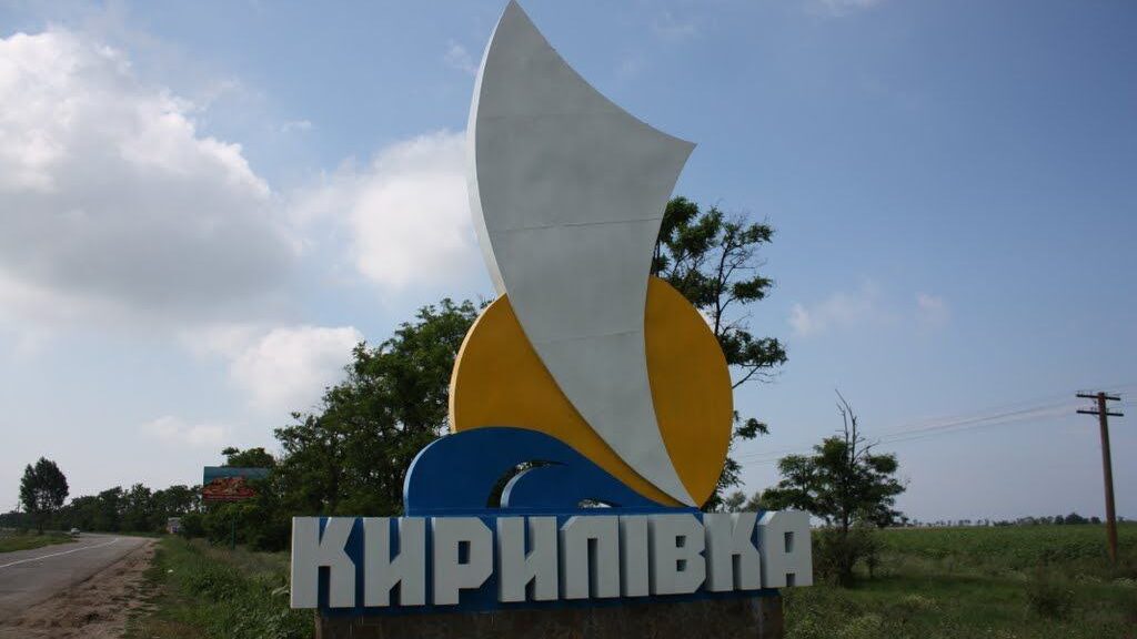 Залякують людей й виселяють їх з будинків: в Кирилівку заїжджає багато військових рф й «вагнерівців»