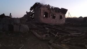 Російська армія посеред доби завдала ракетний удар по Запоріжжю: зруйновано будинок, – ФОТО 