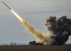 Жители Запорожья слышали взрывы: оккупанты выпустили ракету по громаде района