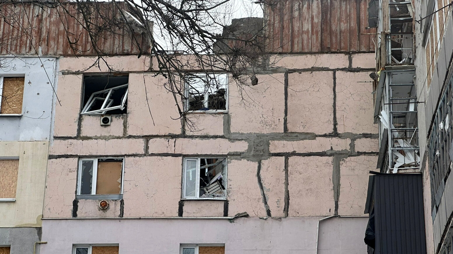 Рашисти завдали 200 ударів по мирним містам та селам Запорізької області: зафіксовано 46 руйнувань житлових будинків, – ФОТО