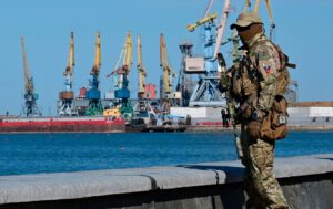 Окупанти фактично знищили роботу порту Бердянська, але назвали це «відновленням»