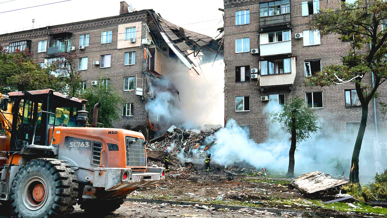 Як виглядає геноцид української нації: зруйновані рашистами багатоповерхівки Запоріжжя показали з незвичного ракурсу