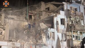 Збільшилася кількість загиблих внаслідок ракетного удару по багатоповерхівці у Запоріжжі