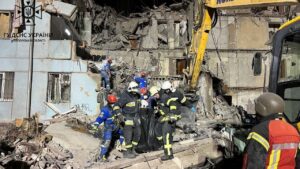 Рятувальники дістали з-під завалів зруйнованого рашистами будинку у центрі Запоріжжі тіла ще трьох загиблих, – ФОТО 