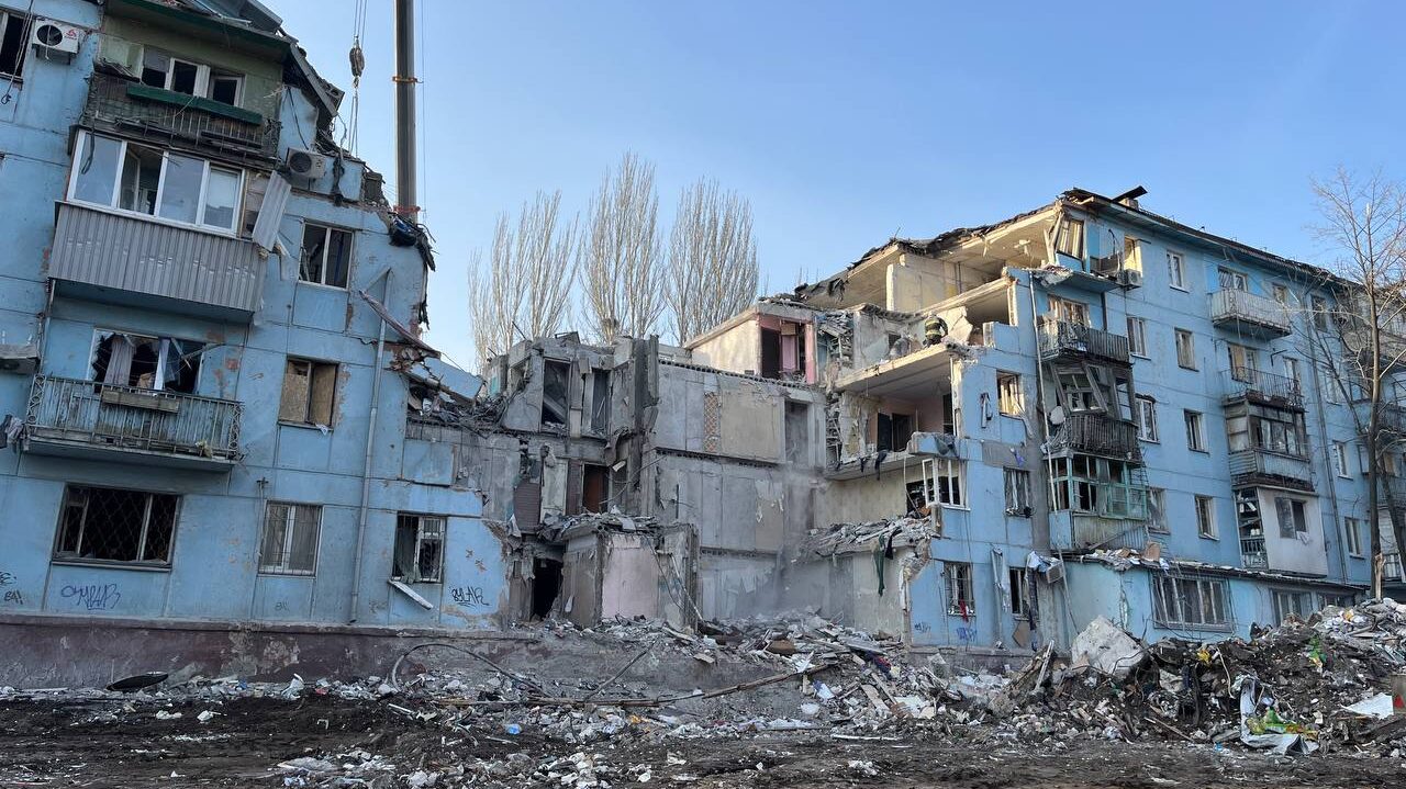 13 погибших, двое без вести пропавших: в центре Запорожья закончили поисково-спасательные работы на месте ракетного удара
