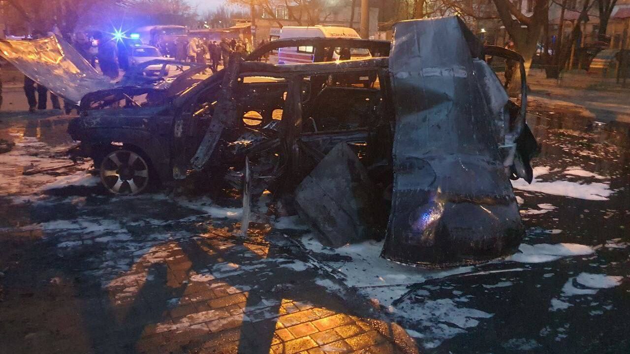 В оккупированном Мелитополе взорвали автомобиль коллаборанта: он скончался в больнице, – ВИДЕО