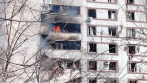 Взрывы в Запорожье: Офис Президента сообщил об обстрелах жилых домов и Хортицы