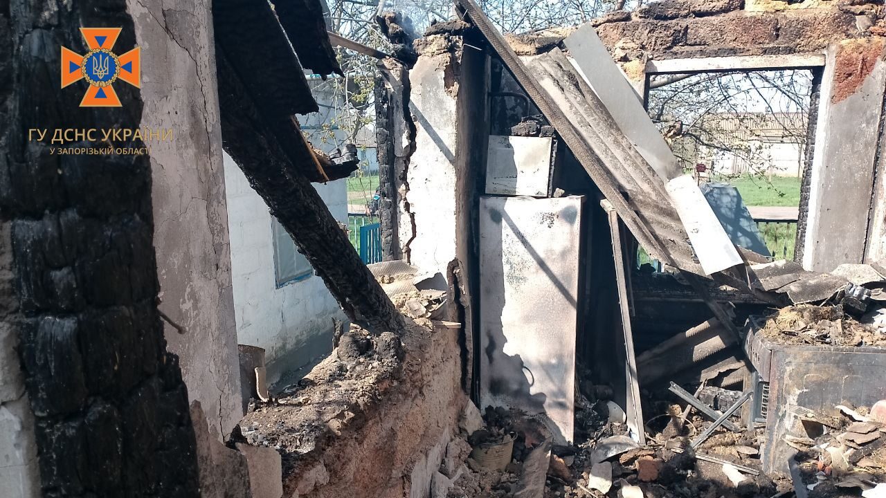 Ночью в Запорожском районе горел дом: есть погибшие и пострадавший