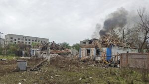 Повреждено предприятие, разрушены дома и тяжело ранен человек: оккупанты обстреляли Запорожскую область, — ФОТО