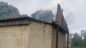 Повністю зруйновано будинок, згорів магазин й постраждала жінка: ворог зранку атакує Запорізьку область, — ФОТО