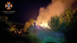 Ночью враг нанес удар по Запорожской области: горели дома людей