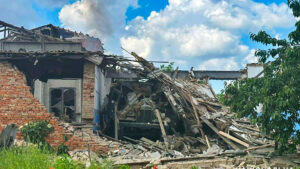 Авиационные бомбы полностью разрушили дома, уничтожили сельскохозяйственную технику: последствия вражеской атаки по Запорожской области, — ФОТО