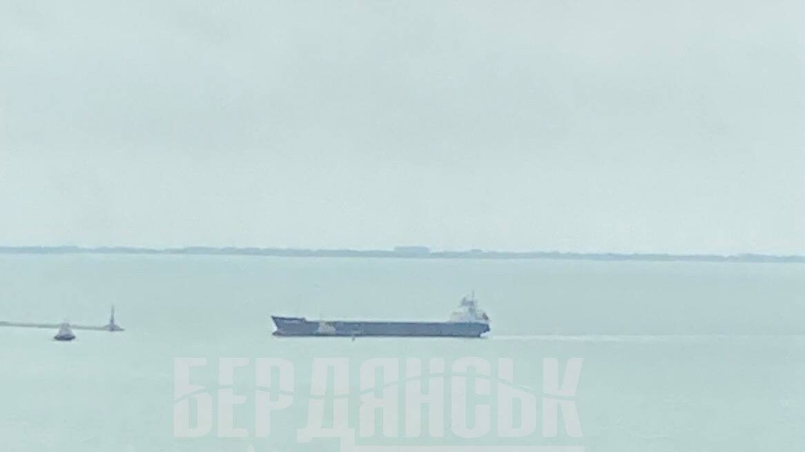 Через морський порт у Бердянську окупанти завозять військову техніку