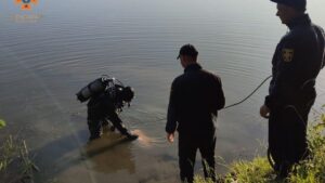 Тело подростка обнаружили водолазы в реке Запорожского района