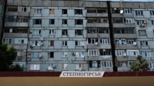 Мать с сыном корректировали ракетные удары оккупантов по домам в Запорожской области: им заочно сообщено о подозрении