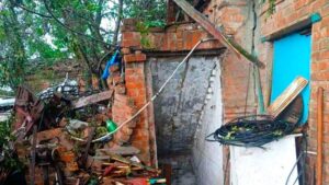 Враг сбросил пять авиабомб на Запорожскую область: разрушена школа и повреждены дома, — ФОТО