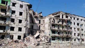 Разрушена пятиэтажка и территория больницы: последствия вражеской атаки по Запорожской области, — ФОТО