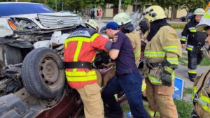 В Запорожье произошла серьезная авария: водитель в больнице, — ФОТО