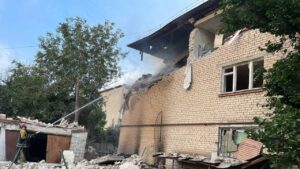Разрушены дома и ранены люди из-за российских атак Запорожской области