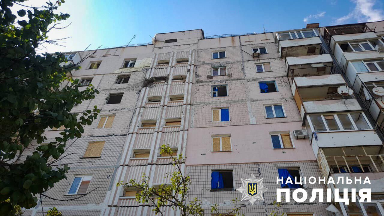 Обстрелы жилого квартала в Запорожской области: пострадали многоэтажные дома, — ФОТО