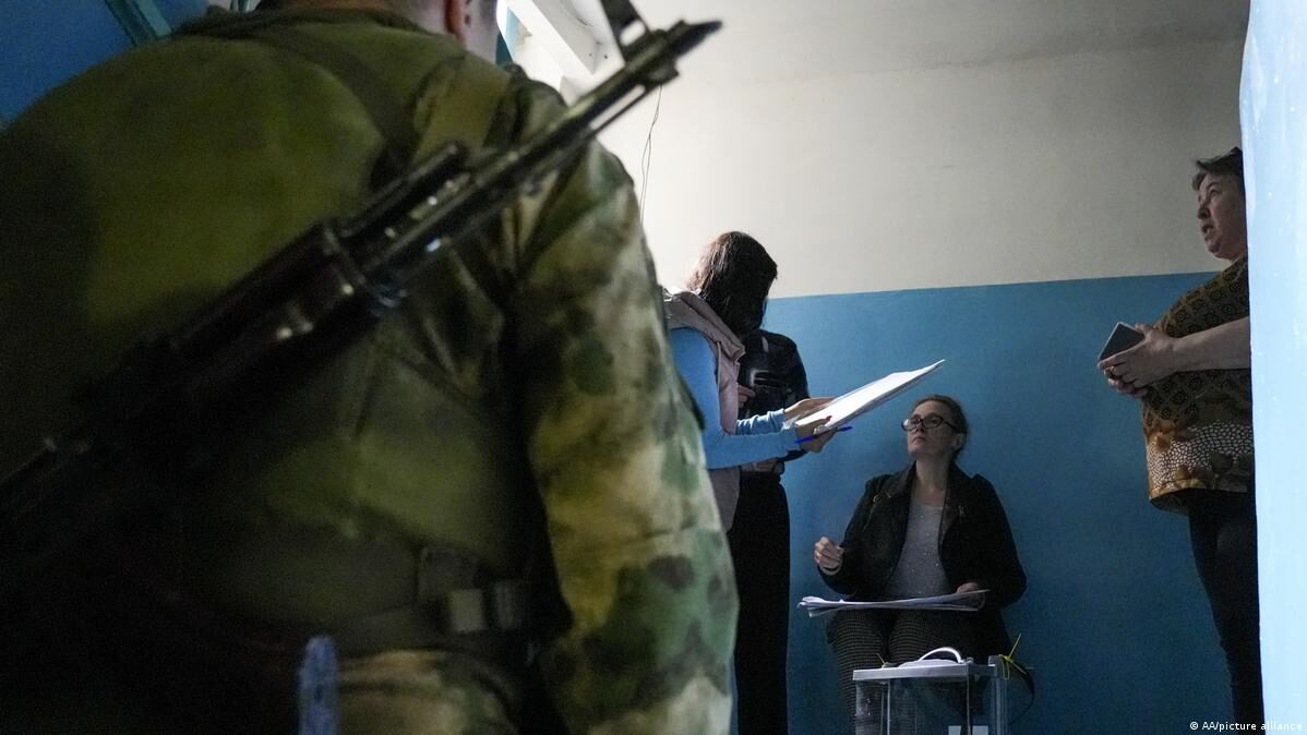 Мешканці окупованих територій не хочуть брати учать у фейкових виборах: росіяни завозять масовку 