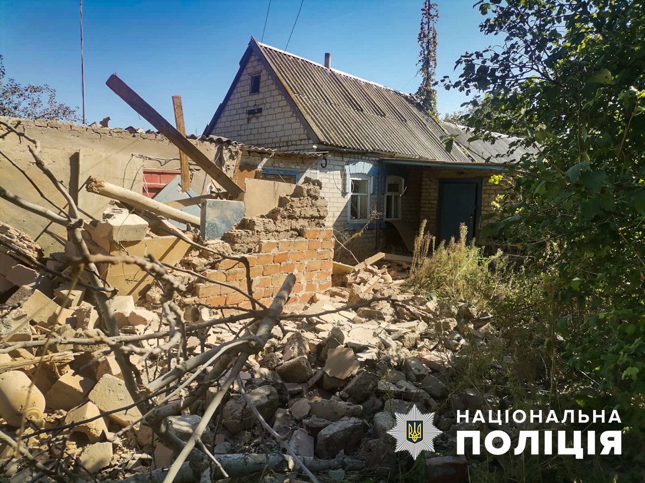 Росіяни завдали 130 ударів по Запорізькій області: пошкоджено будинки та зруйновано пасіку, — ФОТО