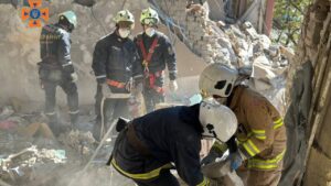 Ракетний удар по будинку у Запоріжжі: кількість жертв зросла