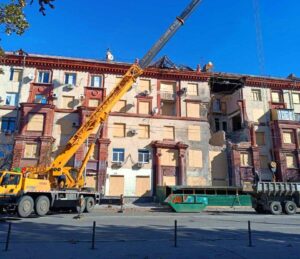 В Запорожье завершили стабилизационные работы в многоэтажке, стена которой едва не рухнула после удара, — ФОТО
