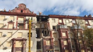 Ракетний удар по будинку на проспекті: скільки коштів виділили із міського бюджету Запоріжжя для власників постраждалих квартир