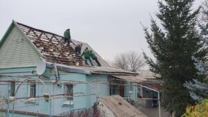От недавнего ракетного обстрела Запорожья повреждены 60 домов: работы продолжаются, — ФОТО