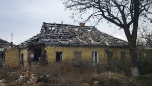 В результате вражеских обстрелов поврежден дом в Запорожской области