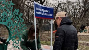 В Запорожской области захватчики начали принудительный сбор подписей в поддержку российского диктатора