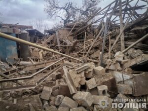 Оккупанты снова обстреляли Запорожскую область: в домах разрушены крыши и выбиты стекла, — ФОТО