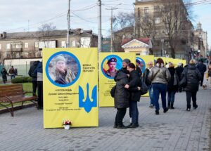 В Запорожье «Аллею Героев» дополнили новыми портретами погибших бойцов, — ФОТО