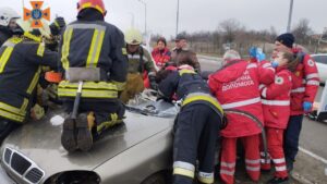 В Запорожье произошла серьезная авария: на месте ДТП работали спасатели, полиция и медики