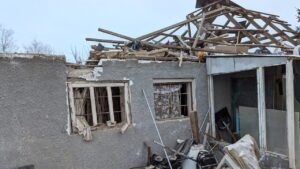 Пошкоджено дахи та знищено майно людей: наслідки ворожих обстрілів Запорізької області, — ФОТО