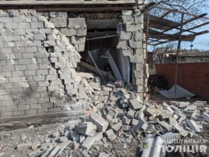 За добу окупанти пошкодили 20 будинків жителів Василівського та Пологівського районів: поранено дві людини, — ФОТО