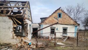 Повністю зруйновані стіни будинків: поліція показала наслідки ворожих обстрілів по Запорізькій області
