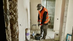 Активно ремонтують квартири: як просувається відновлення чотирьох частково зруйнованих багатоповерхівок Запоріжжя, — ФОТО