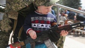 Будут учить огневой и инженерной подготовке: оккупанты анонсировали открытие детского клуба «Воин» в Запорожской области