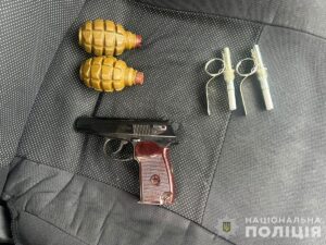 В Запорожье задержали торговца оружием и боеприпасами: продал гранату и пистолет Макарова, — ФОТО