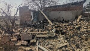 Били управляемыми авиабомбами и атаковали беспилотниками: правоохранители  показали последствия вчерашних обстрелов Запорожской области, — ФОТО