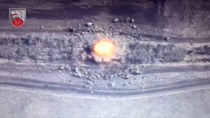 На Запорожском направлении защитники нанесли ракетный удар HIMARS по вражеской технике, — ВИДЕО