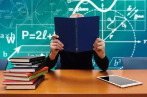Нові освітні правила в Запоріжжі: онлайн-навчання не перериватимуть під час тривог, а 24 школи переходять на змішаний формат 