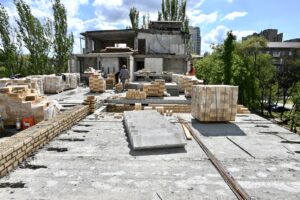 Работы планируют завершить до конца года: как проходит восстановление шести разрушенных запорожских многоэтажек, — ФОТО