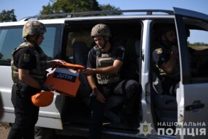 За год эвакуационная группа запорожской полиции вывезла из Васильевского и Пологовского районов 387 человек, — ВИДЕО